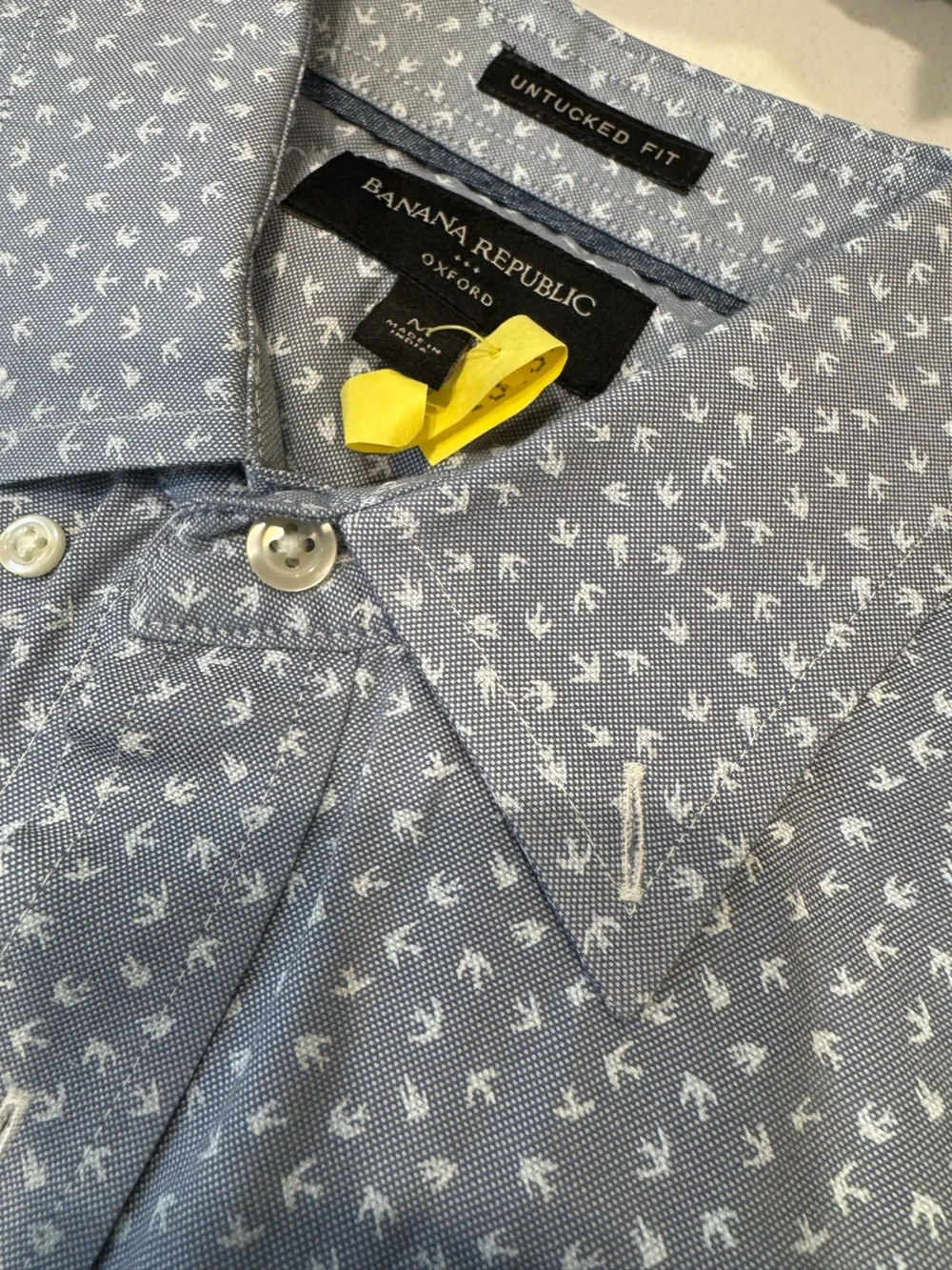 Men’s Banana Republic Oxford – Untucked Fit – Small Print – Medium